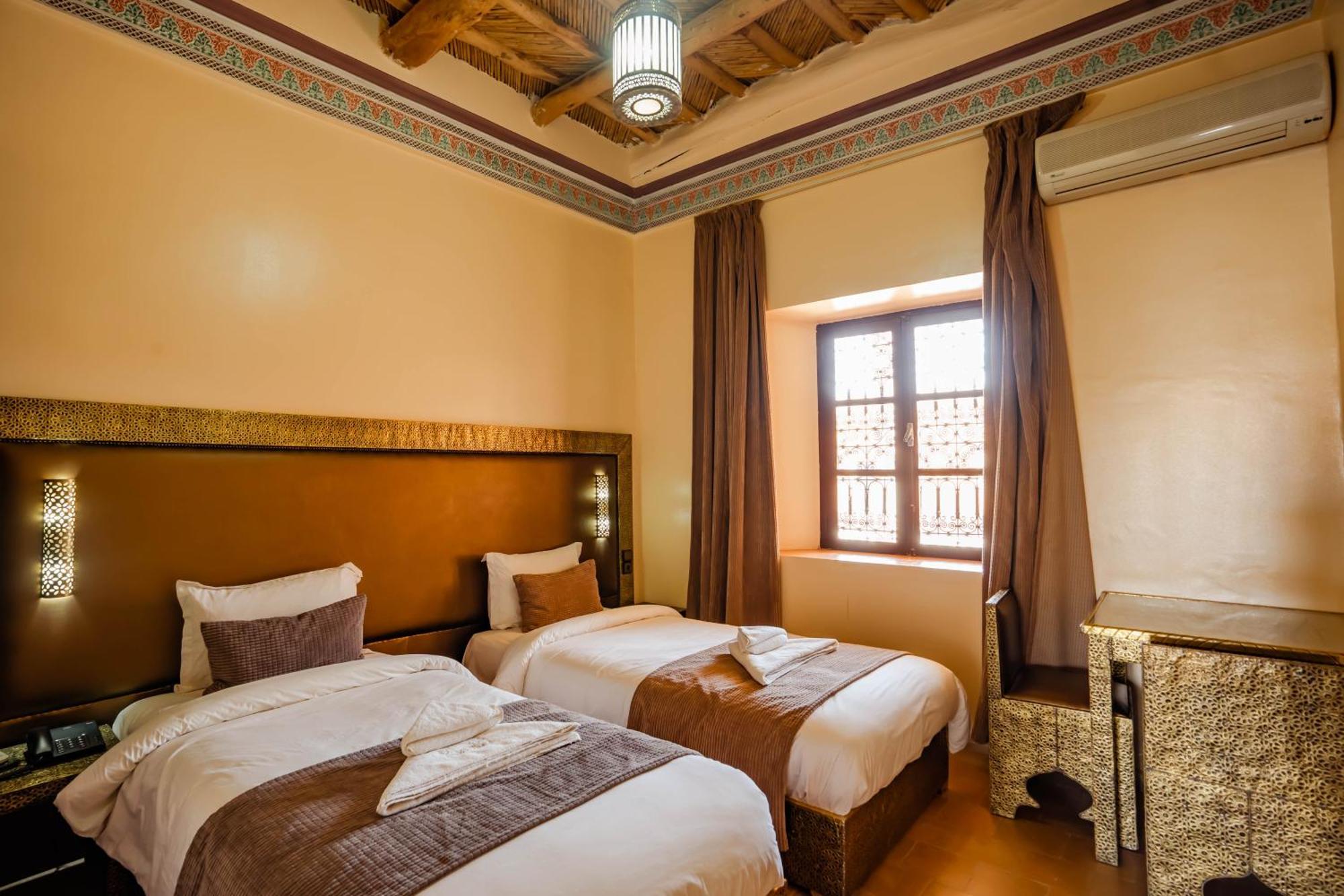 Kasbah Tizzarouine Bed and Breakfast Boumalne Exteriör bild